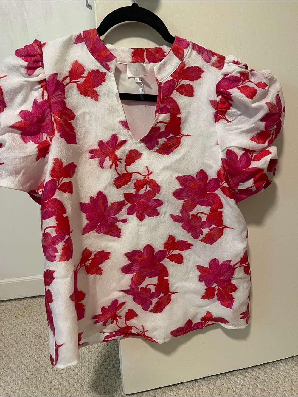 entro White Top with Red and Fuchsia Floral Print